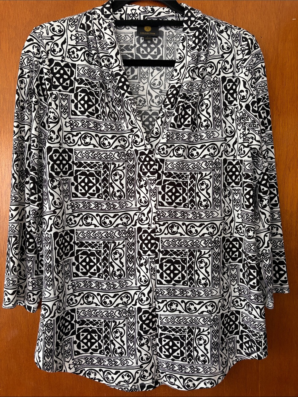 JM Collection Black & White Printed V-Neck Top w/ 3/4 Sleeves